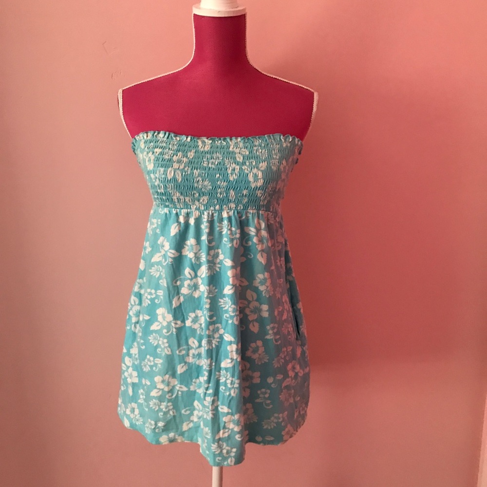 💜 {3 for $12} M Blue Hibiscus Swim Suit Cover Up
